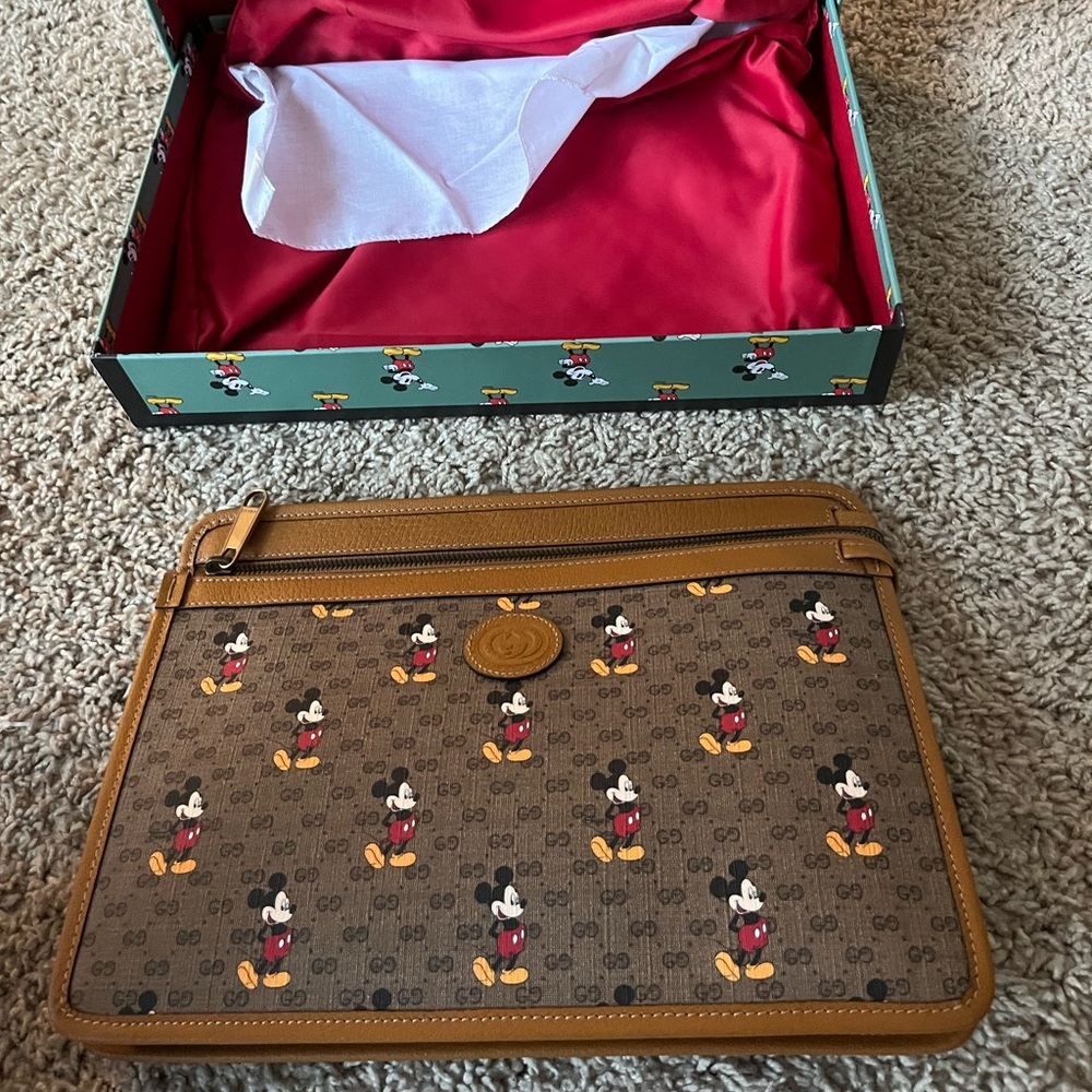 Gucci x Disney Mickey Mouse Canvas Zip Around Portfolio NWT - Picture 4 of 15
